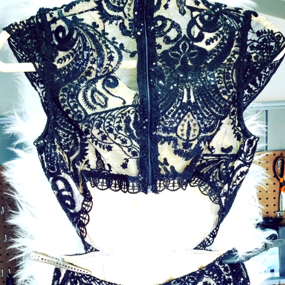 Sequin Hearts Dresses & Skirts - Cut-Out** Low Back** Lace & Sequin Mid Formal Gown *S*